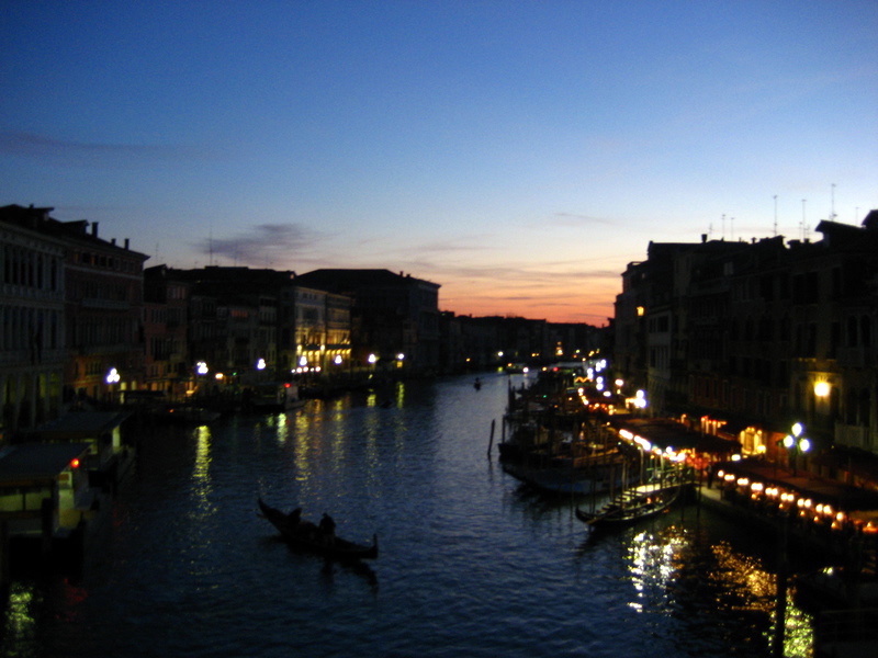 Venedik Rialto Köprüsü