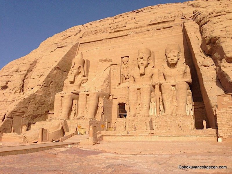 Abu Simbel Tağınağı - Nefertari