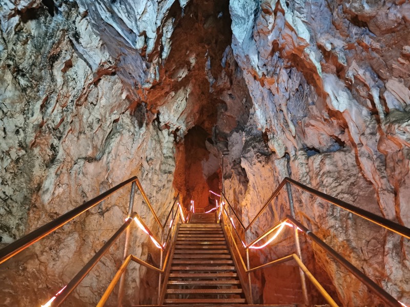 Oylat Mağarası