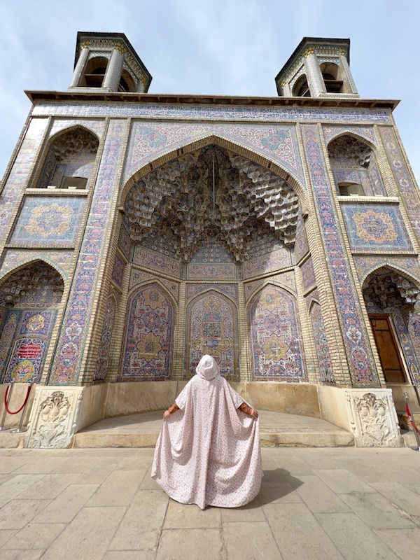 İran'da bazı camilerde hicap giymek zorunlu