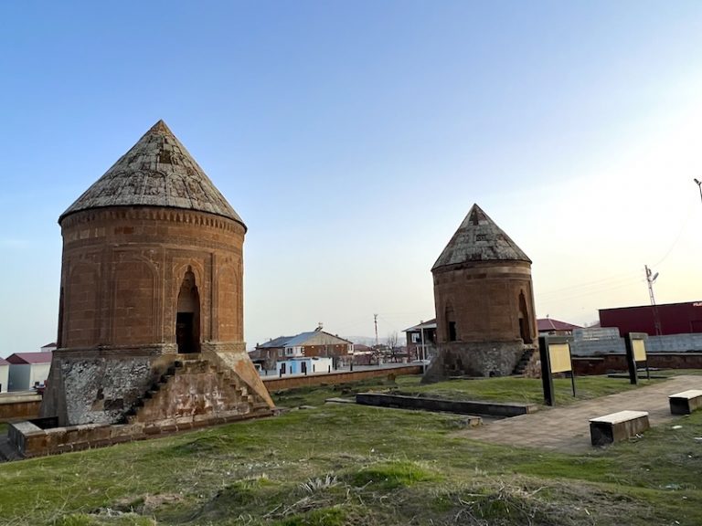 Ahlat'ta Gezilecek Yerler & Ahlat Gezi Rehberi | Çok Okuyan Çok Gezen